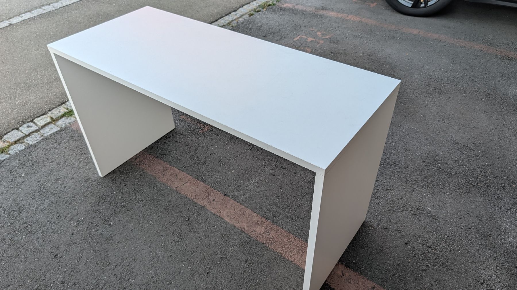 Bureaux: Weisser Holztisch Basic – D'occasion à Engelburg par crageth01