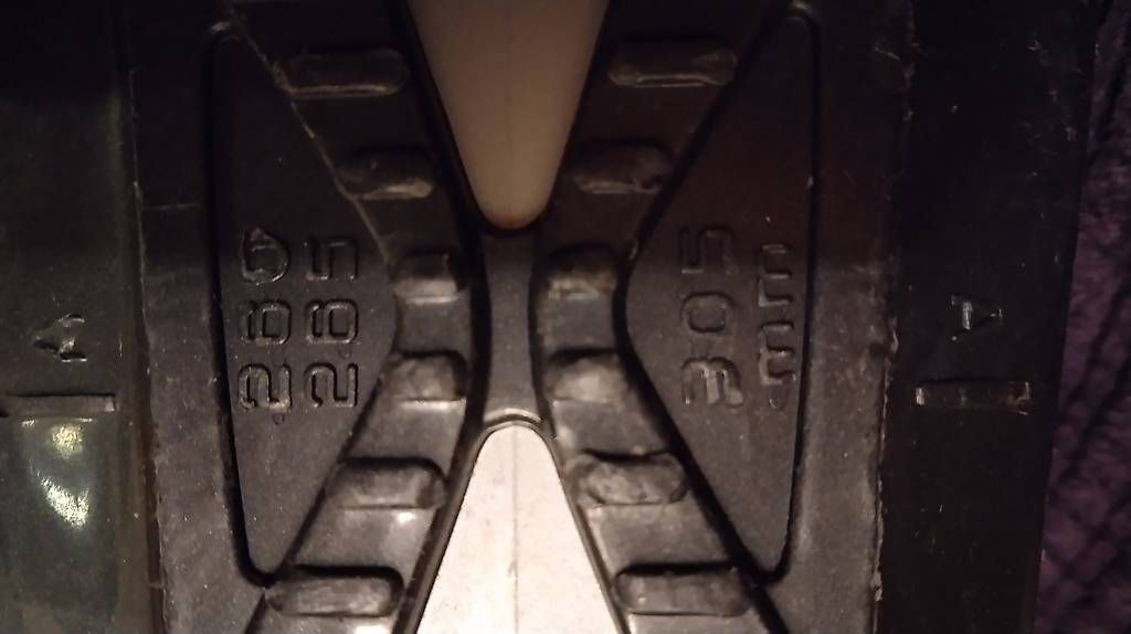 Sci: Ältere Ski mit Schuhen Gr. 39 – Usato da Dübendorf venduto da Buch3 2