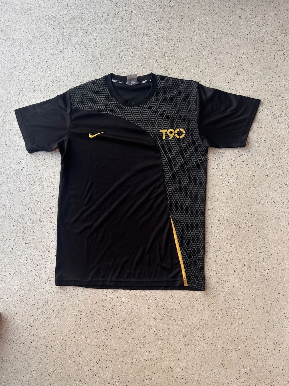 Nike Canottiere & Pantaloni: Nike T90 Shirt – Usato da Bern venduto da 44RewornHunter