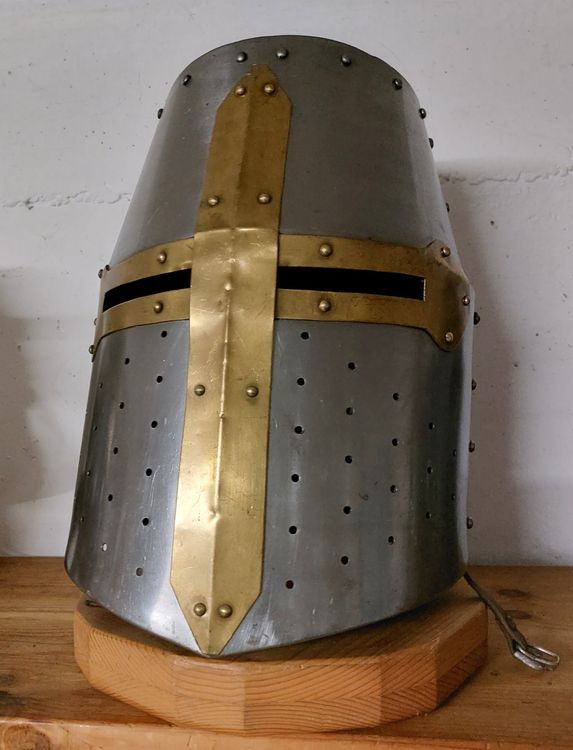 Topfhelm, Ritter, Mittelalter (Gebraucht) in Thörigen für CHF 100 – mit ...