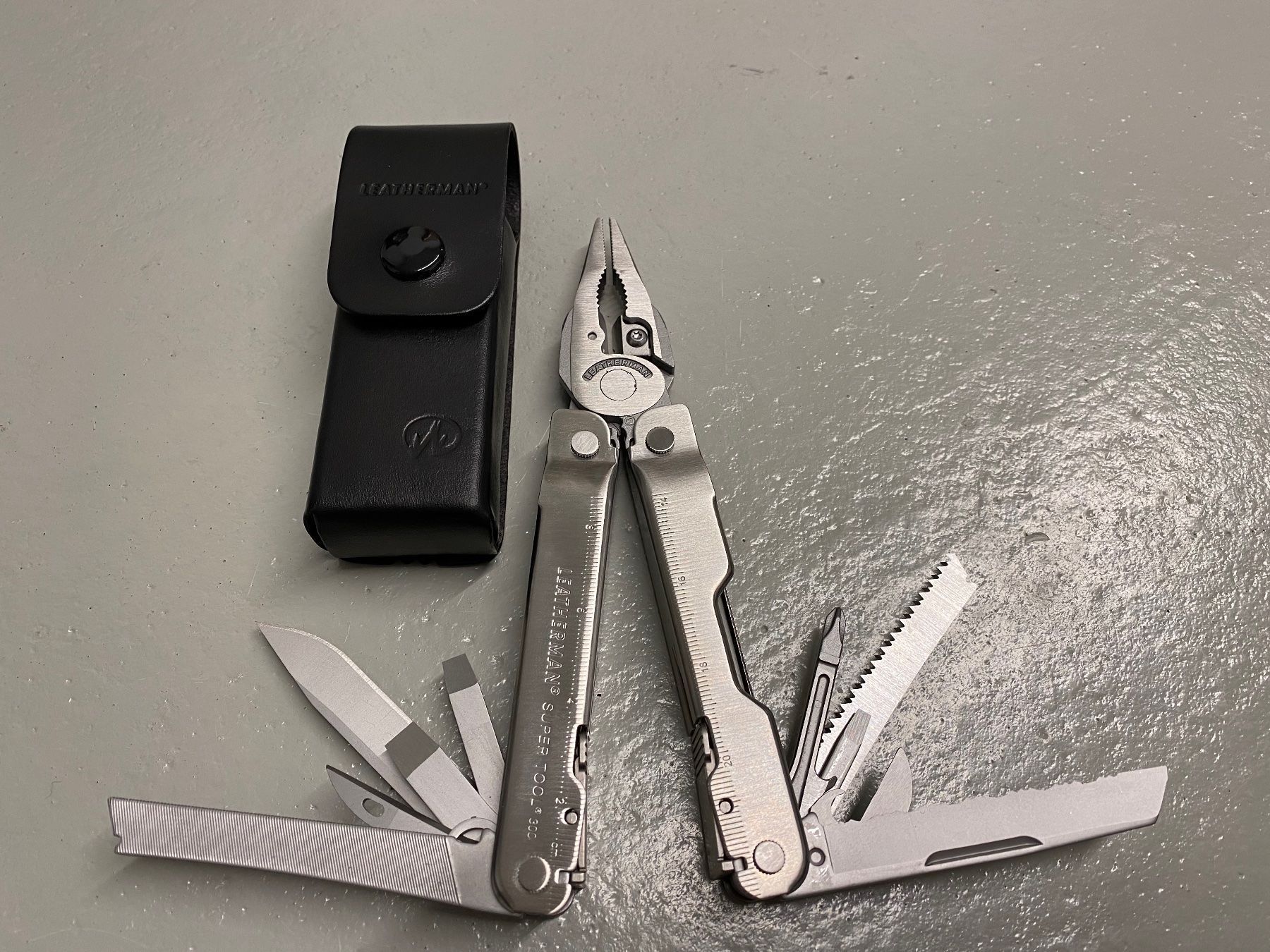 Leatherman Accessori: Leatherman super tool 300 Sackmesser – Nuovo e nell'imballaggio originale da Birmenstorf AG venduto da Ab_188