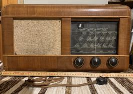 Radio Niesen Modell 542, Holzgehäuse