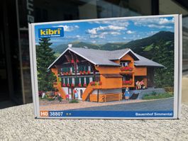 Kibri 38807 H0 Bauernhof Simmental