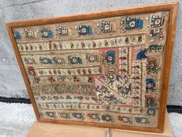 Sammlung antiker gerahmter Kleidungsfragmente Handtücher