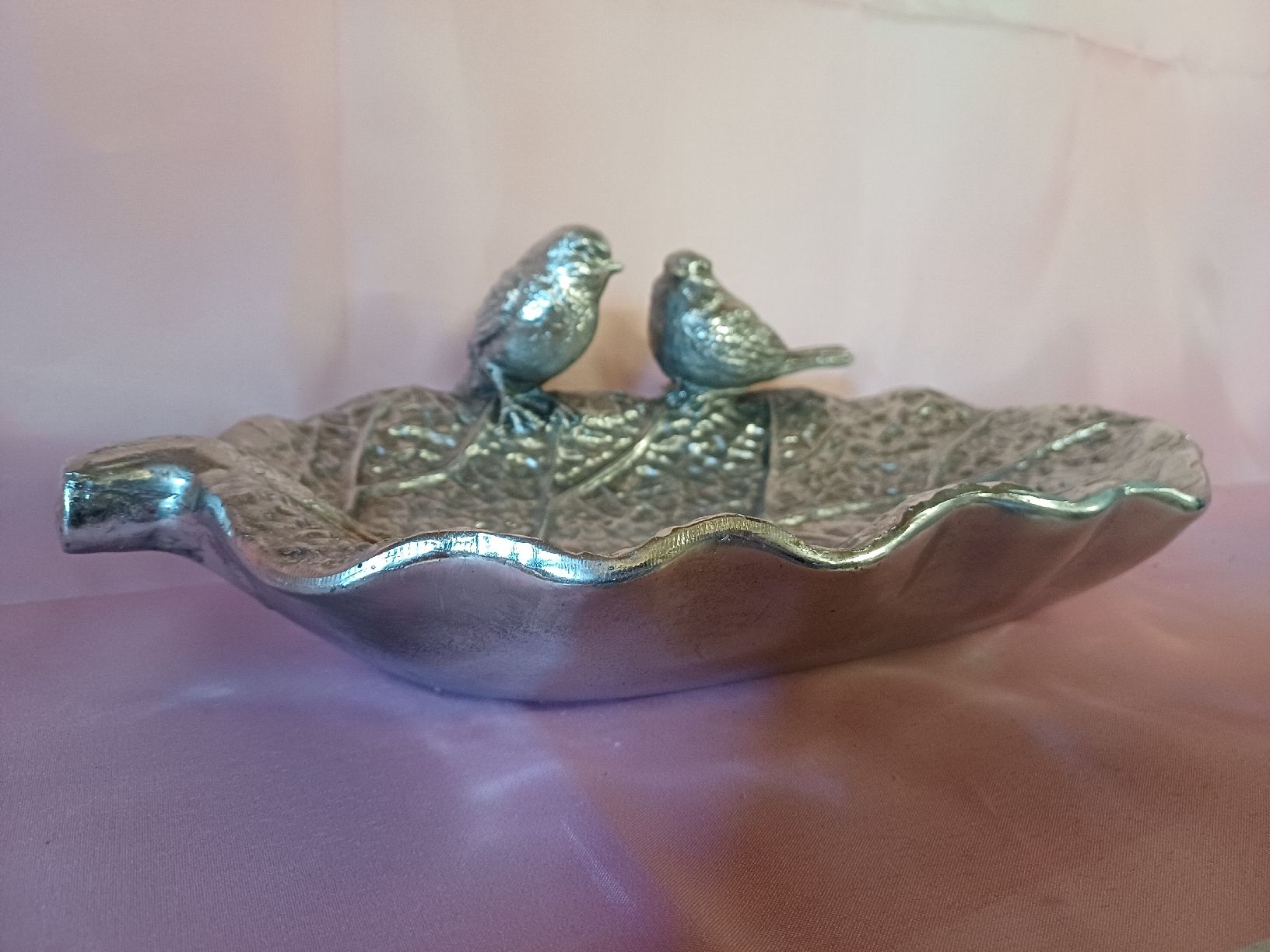 Tutte le decorazioni: Dekoschale mit Vögel, Vogelbad, Polyresin, Farbe silber – Nuovo e nell'imballaggio originale da Nassen venduto da verrueckt 1