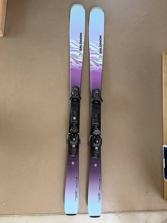 Skis: Damenski Salamon Stance 80 159cm – Gebraucht aus Gurmels von KD91