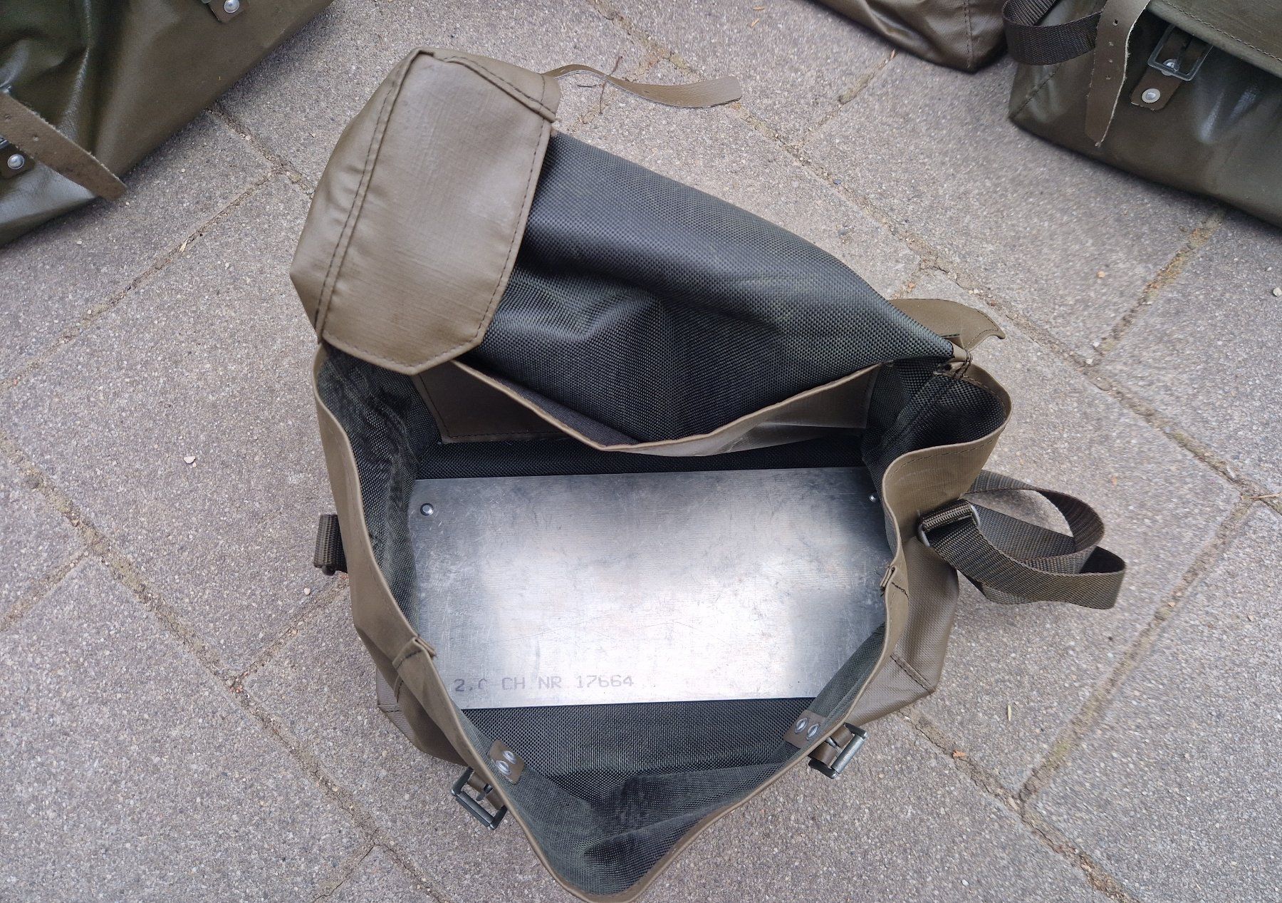 Schweizer Armee Taschen: 5x Armee-Tasche, Werkzeugtasche – Gebraucht aus Gampelen von Schmidi887 1