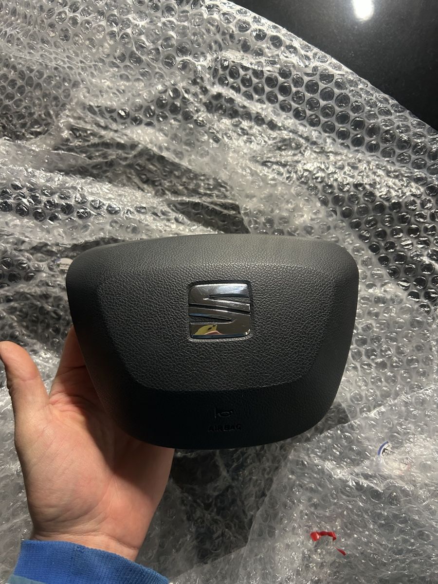 Seat Tutti pezzi di ricambio auto: Volant Seat Ibiza FR – Nuovo (secondo la descrizione) da Payerne venduto da gen_c68w 1