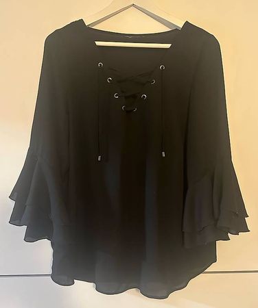 NEU! Schöne BLUSE mit Volants. Gr. 42/44