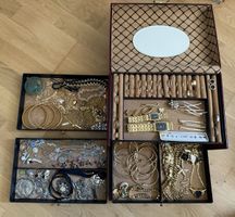 Grosses Modeschmuck-Konvolut mit Schmuckkoffer