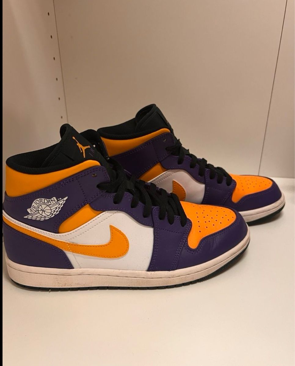 Jordan Scarpe da uomo: Air Jordan 1 Mid "Lakers" – Nuovo (secondo la descrizione) da Pieterlen venduto da l.pro6