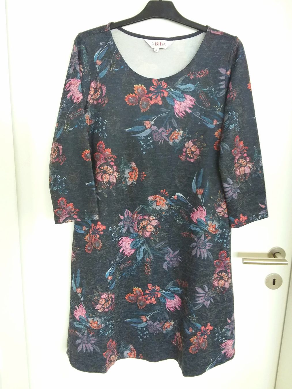 Vestiti: BIBA blumiges Strickkleid, Gr 38 – Usato da Uitikon Waldegg venduto da Risibisi7