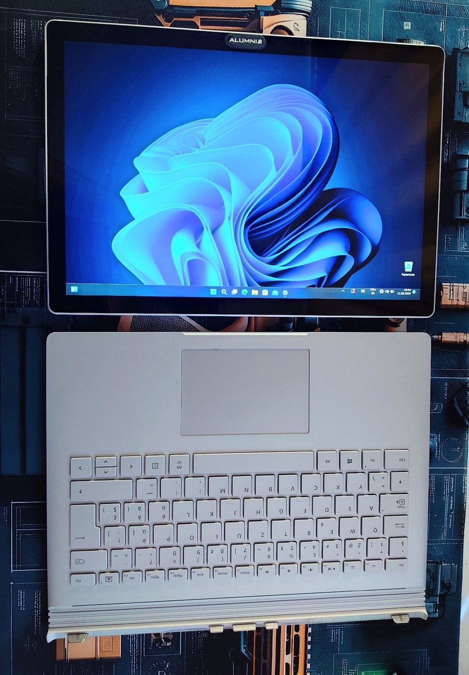 Microsoft Notebook: Microsoft Surface Book | i5 | 8GB | 256GB SSD  | Win 11 Pro – Usato da Ennetmoos venduto da Faders 6