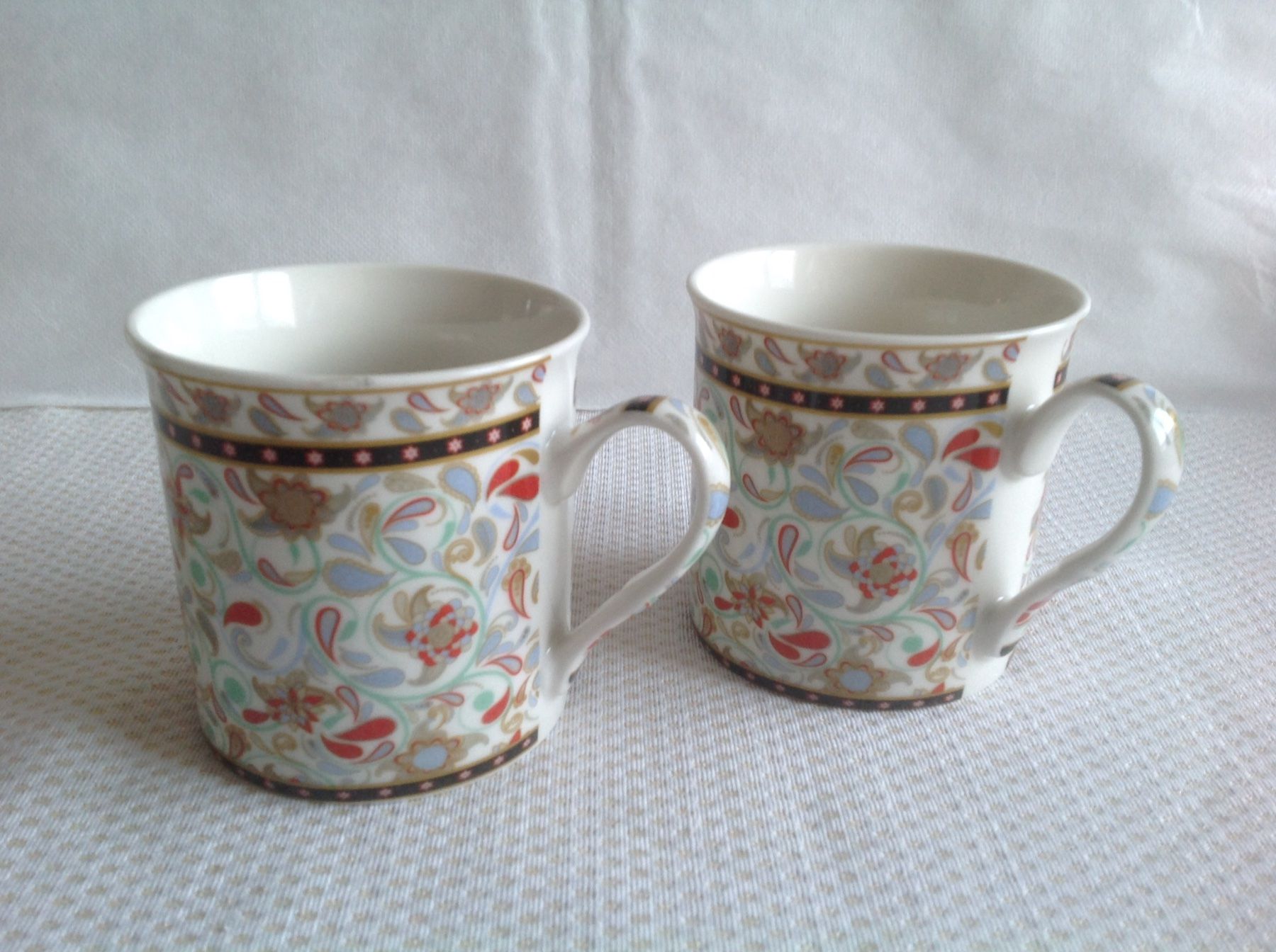 Tazze: Siaki - Tasses - Mug – Usato da Sion venduto da accroshoes