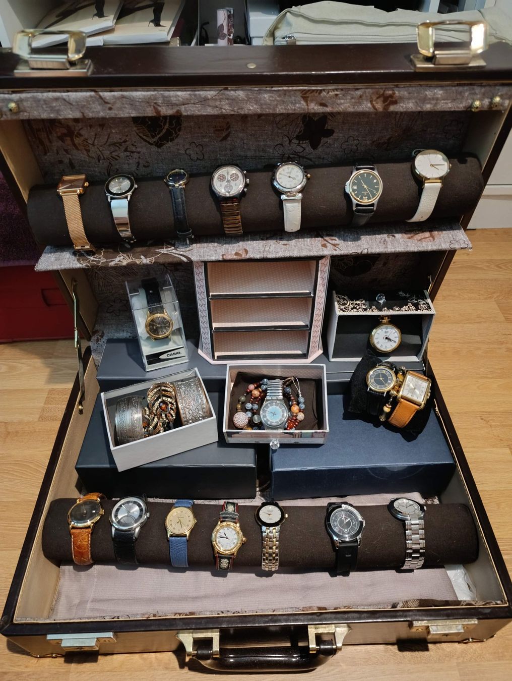 Orologi: Koffer mit Uhren – Usato da Chur venduto da Timepass01 8