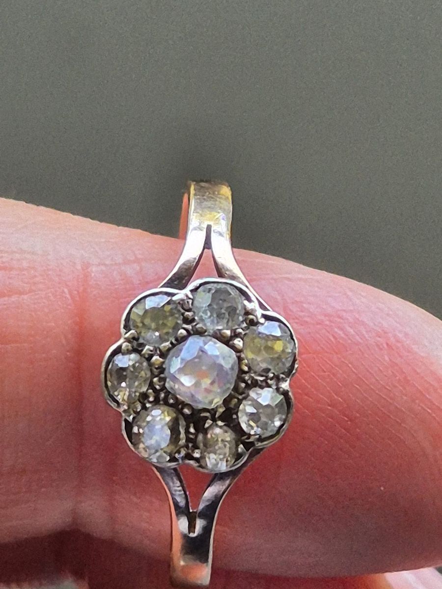 Ringe: Gold Ring 14K mit 8 Diamanten – Gebraucht aus Dübendorf von MariaS.