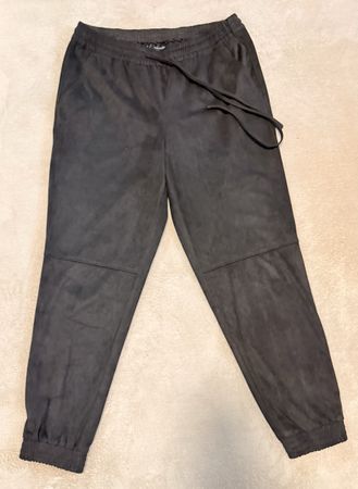 BODYFLIRT Hose in Veloursleder-Optik, Gr. 40, neuwertig