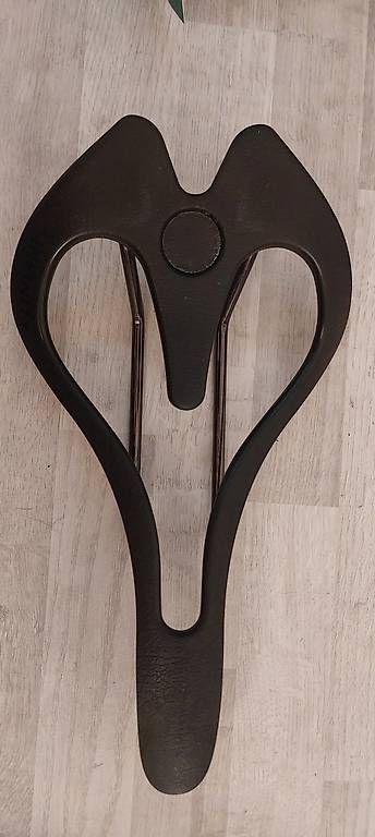 Pièces détachées: Selle Infinity NX - Chrome – Neuf (Voir description) à Belmont-Lausanne par seb_998z