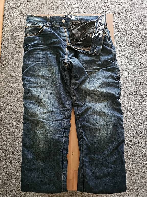 Pantalons: Motorradhose mit Knieschützer – D'occasion à Thun par Sir09