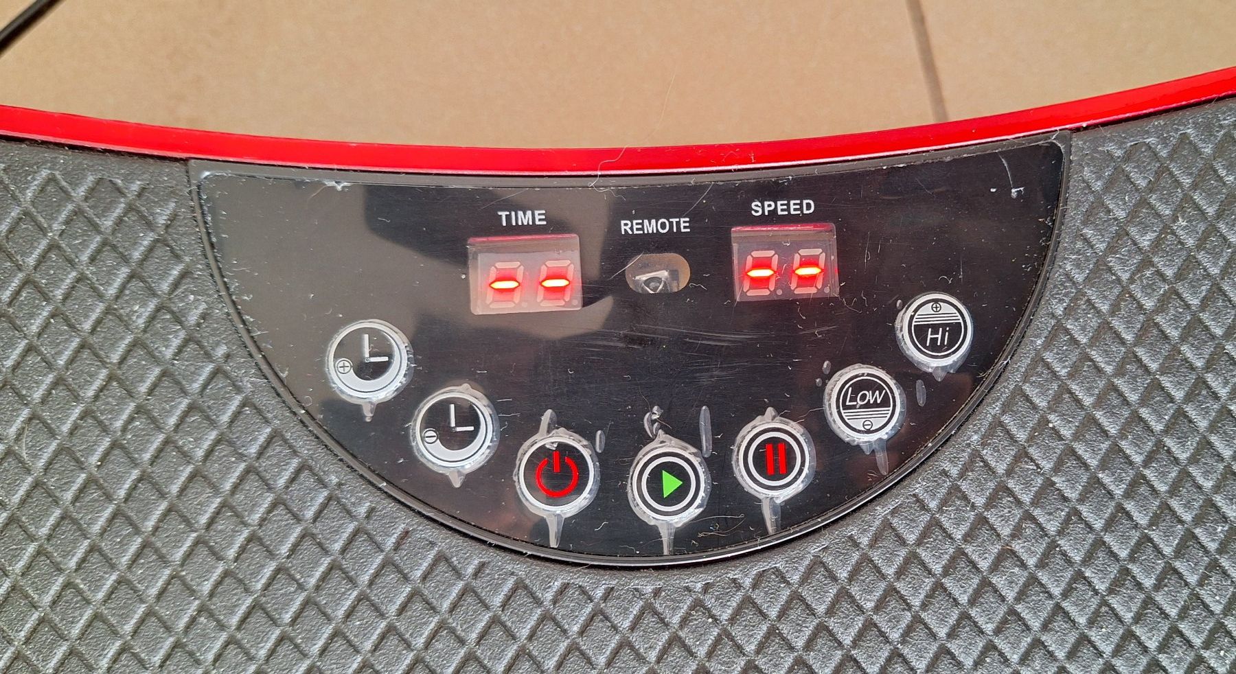 Massagegeräte: Vibrationsplatte "slim" – Neu (gemäss Beschreibung) aus Grossdietwil von arda 1