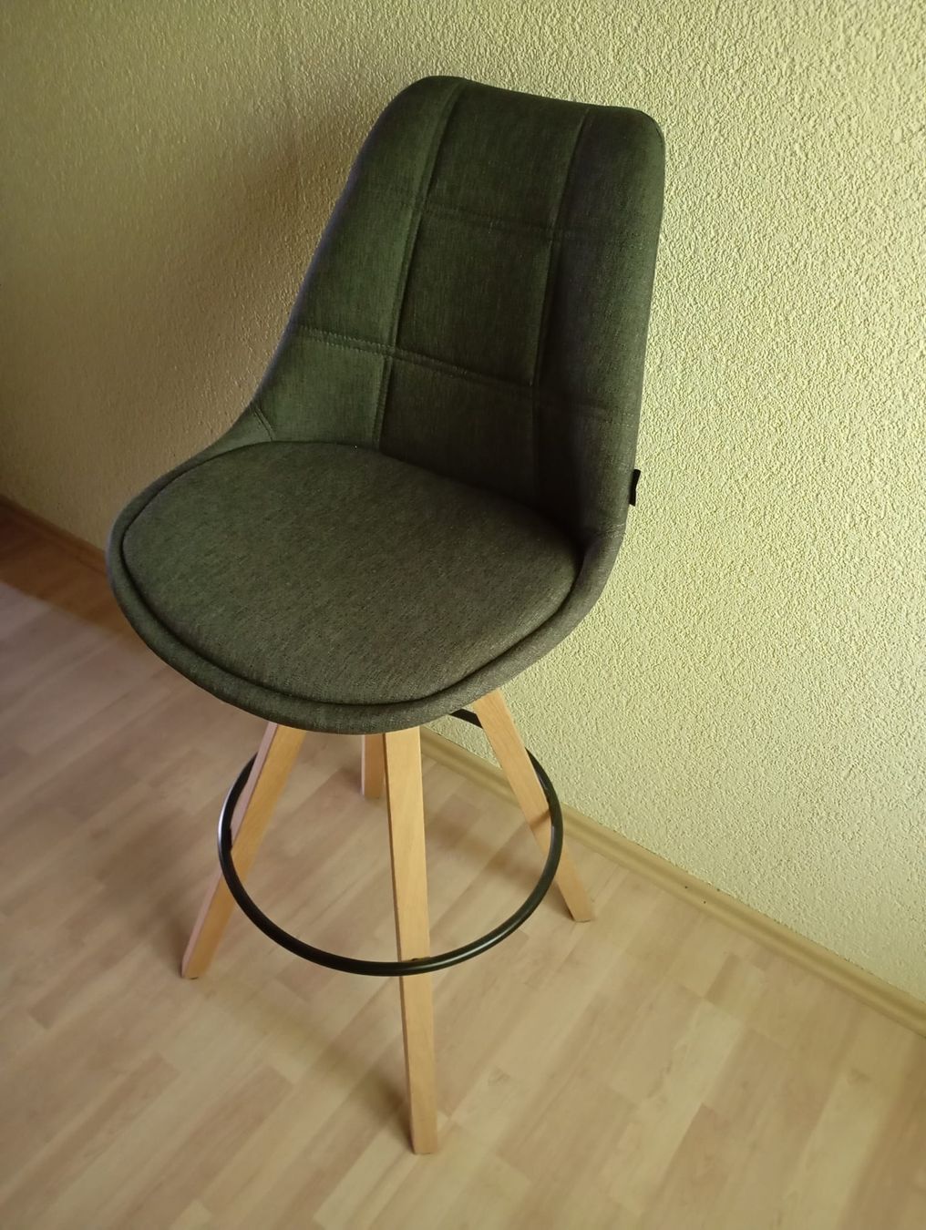 Sgabelli: Stabiler Barhocker Neupreis 120Fr.! – Usato da Salmsach venduto da Loth95 1