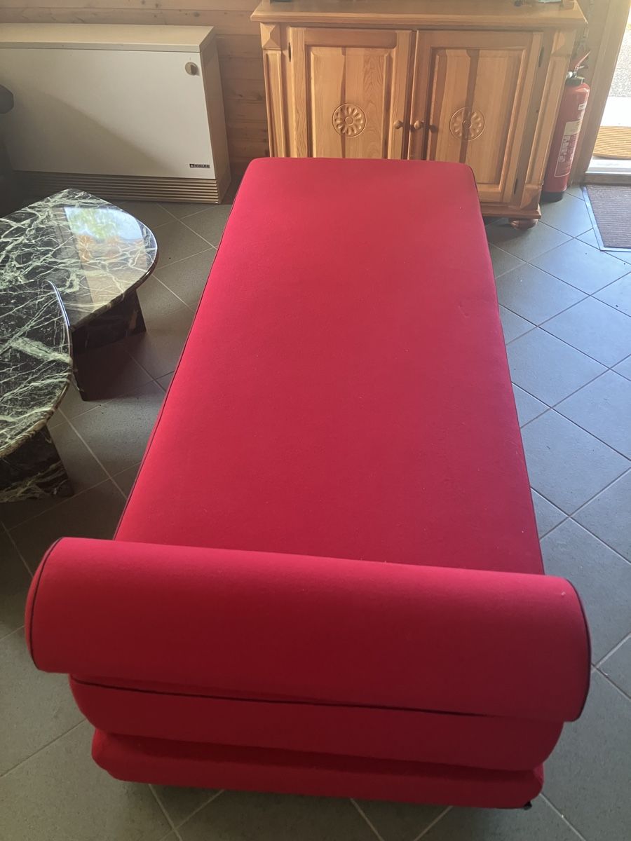 Sofas: Red Sofa Bed good condition 200cm x 80cm – Gebraucht aus Birmensdorf ZH von Trovo 1
