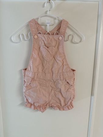 Kurze Latzhose von c&a Gr80 