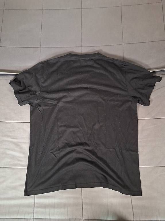 T-Shirts: Black Graphic T-Shirt XL – Gebraucht aus Kriens von Jeremyt05 1