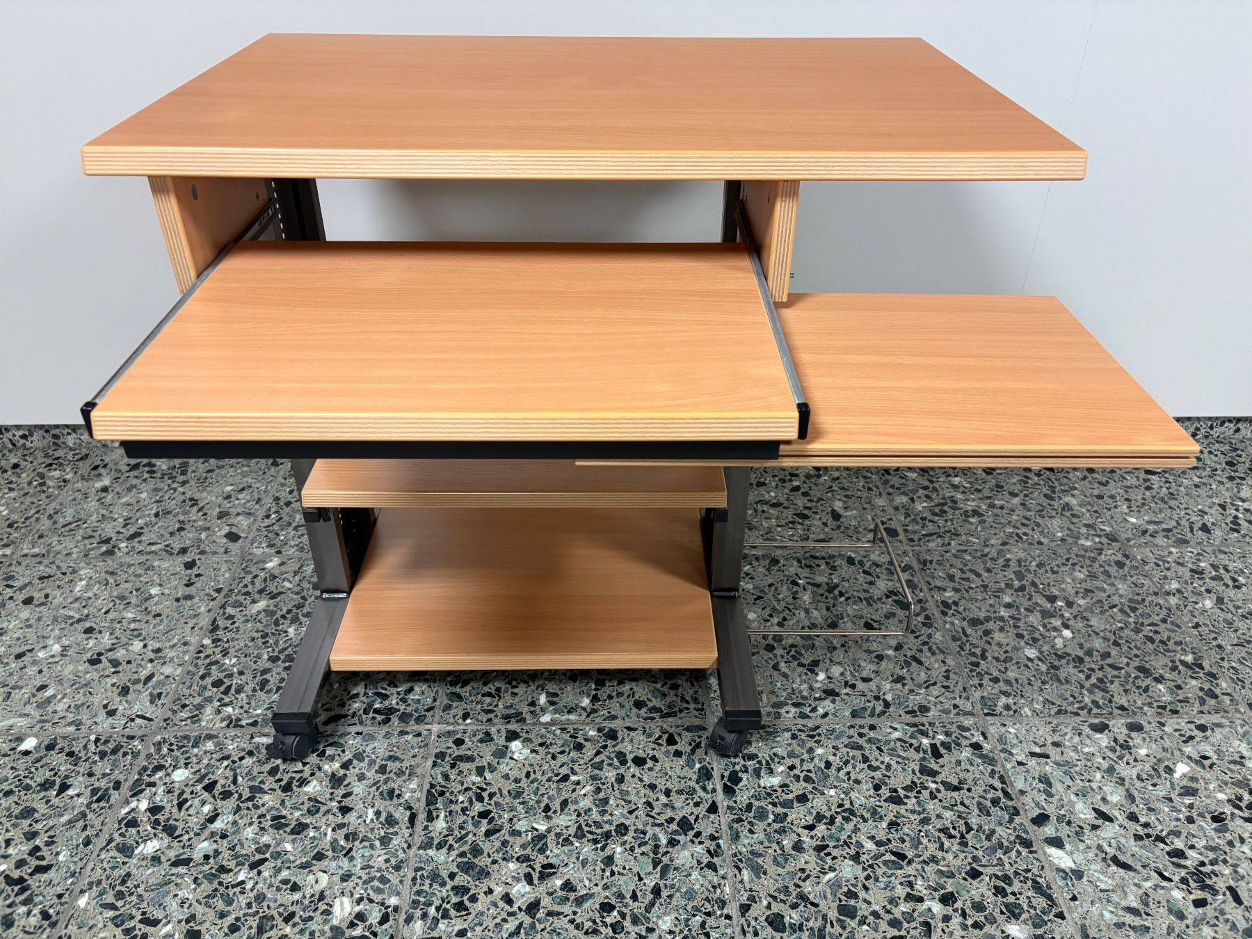 Tische: Rollwagen,Tisch ,Computertisch mit Tastaturablage – Gebraucht aus Schleinikon von riet_2026 5