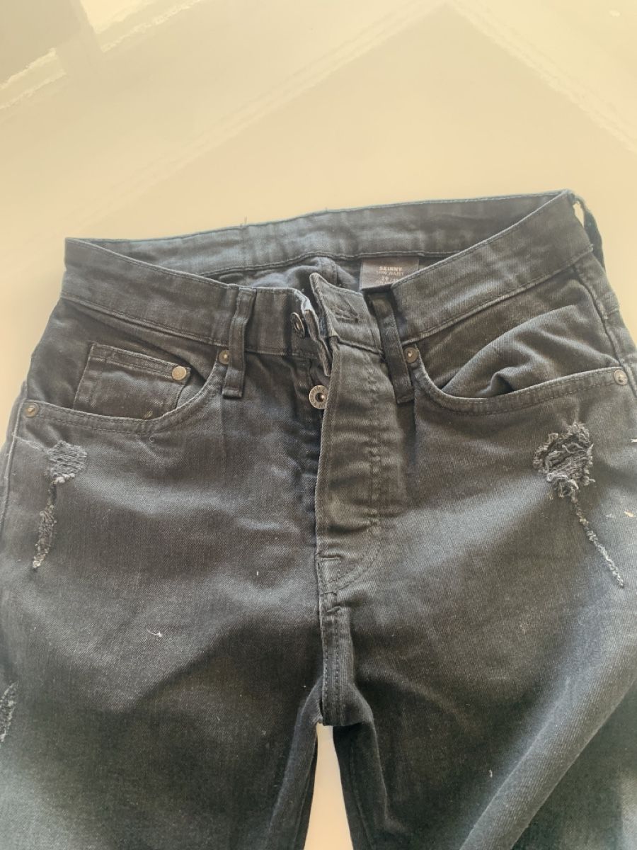 H&M Jeans: Skinny Ripped Jeans Black – Gebraucht aus Chexbres von doe_xns6 1
