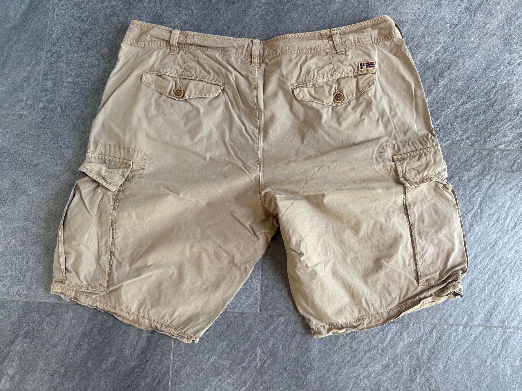 Napapijri Hosen: NAPAPIJRI Shorts – Gebraucht aus Wilderswil von floh1969 1