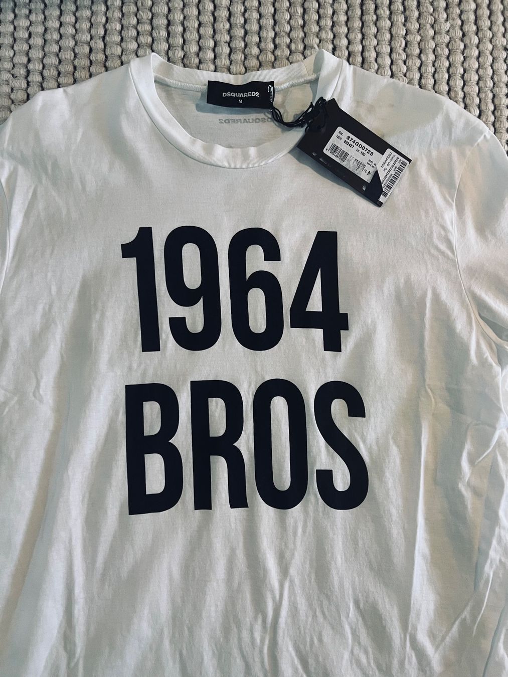 Dsquared2 T-shirt: DSQUARED2  printed T-shirt Sz M – Nuovo e nell'imballaggio originale da Lausanne venduto da ipanema23 2