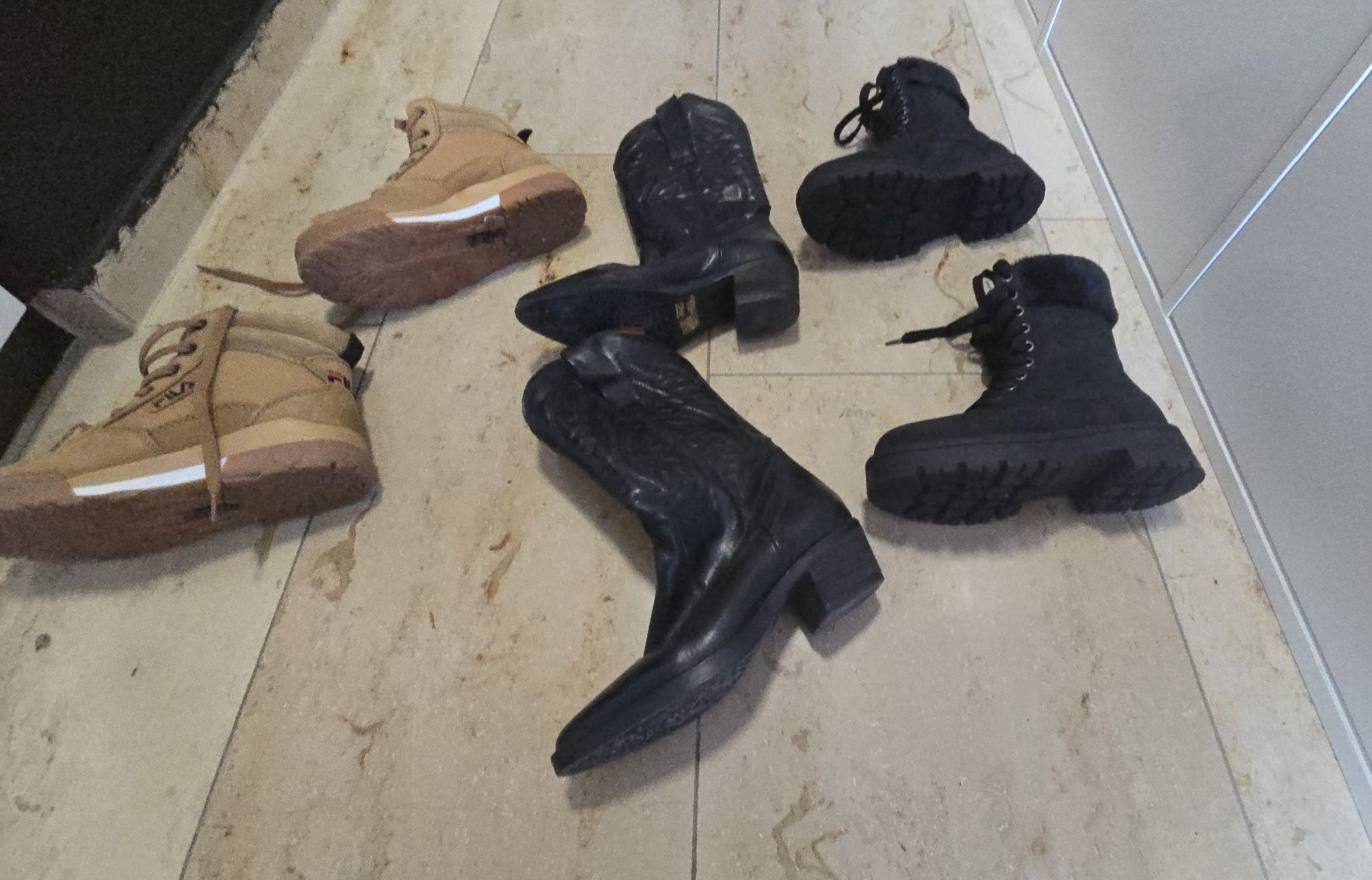 Scarpe da donna: 3 Paar Stiefel – Usato da Aristau venduto da rap_6nvq 2