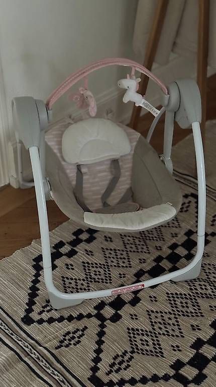Altre altalene da giardino: Ingenuity Babyschaukel Cuddle Lamb - elektrisch – Usato da Zürich venduto da FFidan 1