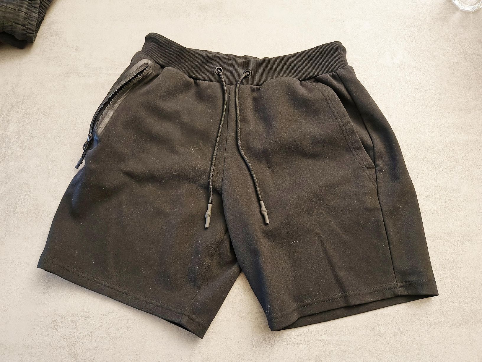 Pantaloni: Pantaloncini uomo Crivit neri con tasche – Nuovo (secondo la descrizione) da Pregassona venduto da tec_gdd7