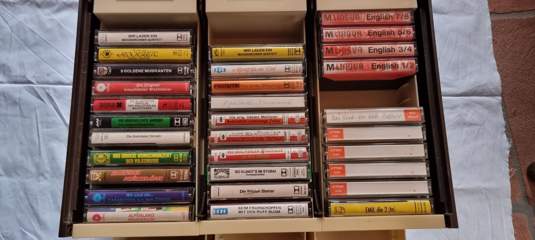 Cassettes audio: Musikkasetten mit Box Folksmusik – D'occasion à Davos-Frauenkirch par KCHrist 1