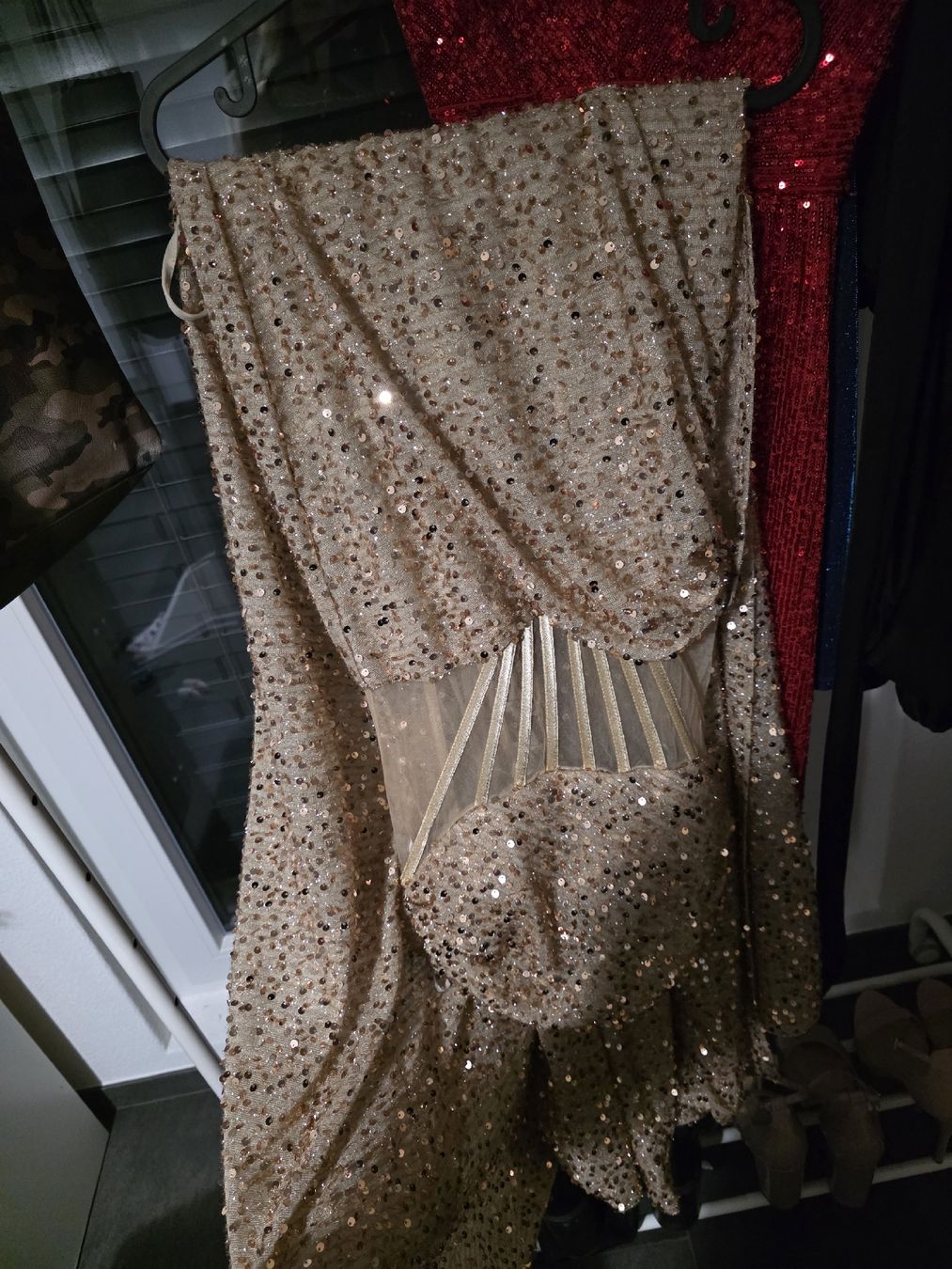 Vestiti: Glitzerndes Abendkleid, Grösse 36, Gold!!! – Nuovo (secondo la descrizione) da Oberbuchsiten venduto da imsaracolangelo 3
