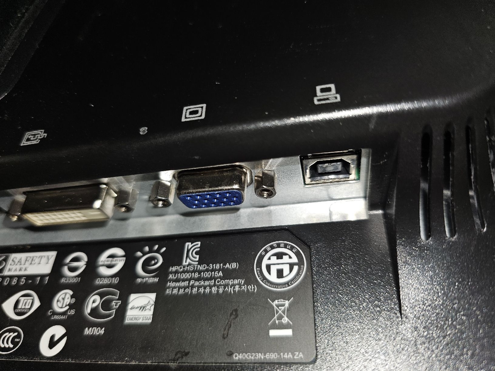 Compaq Monitor: HP Compaq Monitor – Usato da Brüttisellen venduto da Miralaurea 3