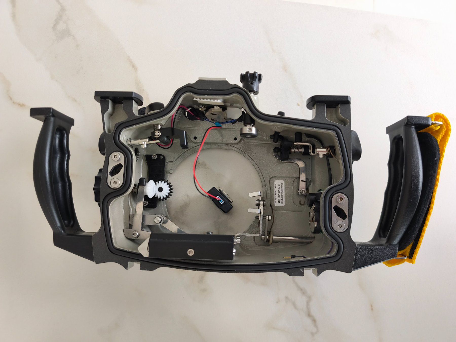 Olympus Lampade & Macchine fotografiche: Subal Olympus EM 1 MKII underwater housing – Usato da Hergiswil NW venduto da luc_b5pz 6