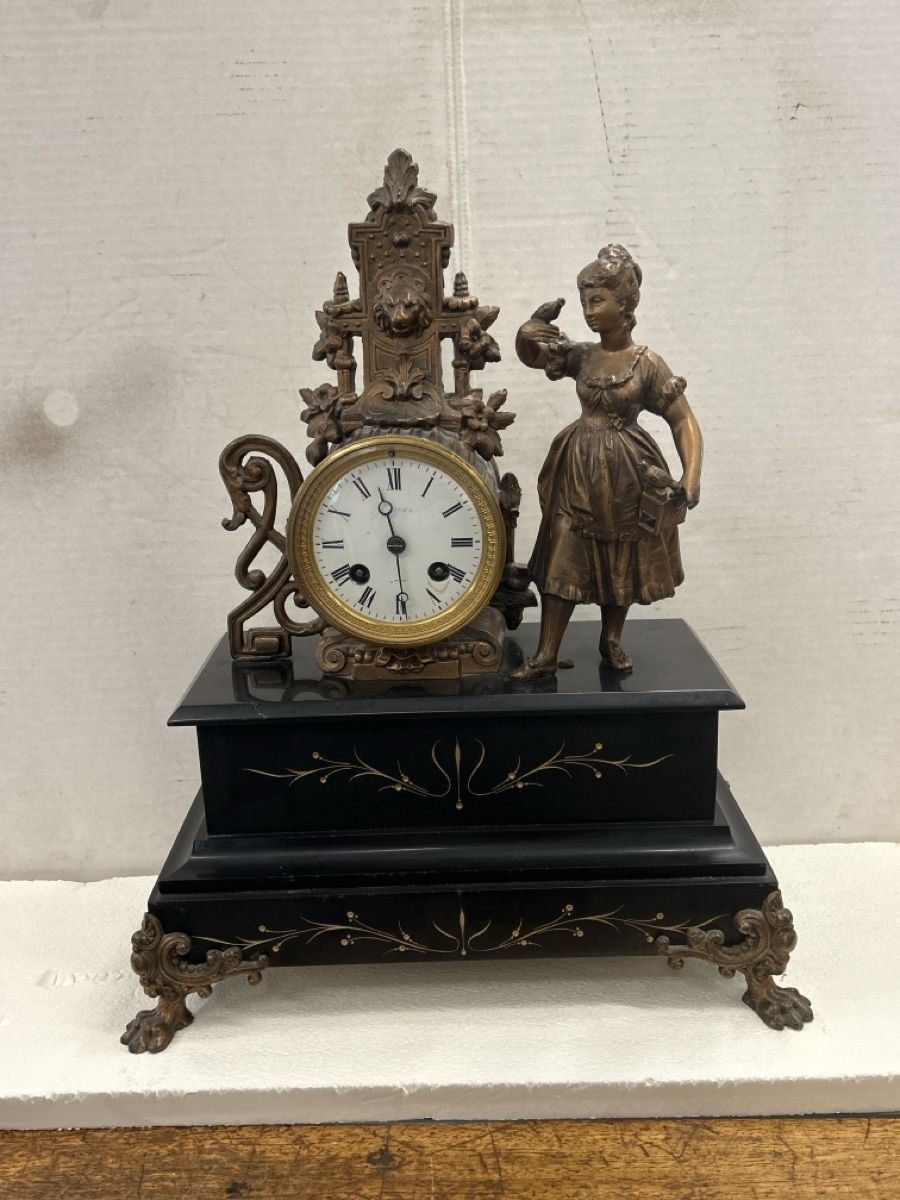 Orologi: Pariserpendule um 1880, Taubenfrau – Usato da Wichtrach venduto da FrankAJ