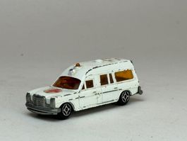 GB- Norev Mercedes Krankenwagen 1/66