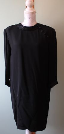 Kleid von *ALBERT NIPON*