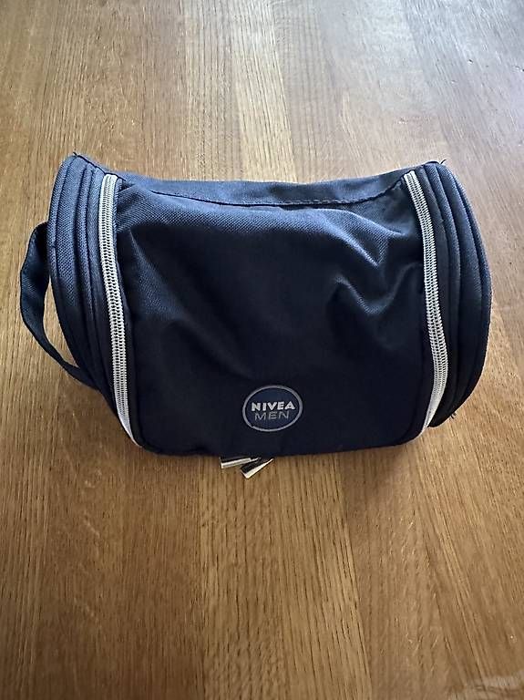 Kosmetikkoffer: Nessesair Nivea – Gebraucht aus Luzern von Modano02