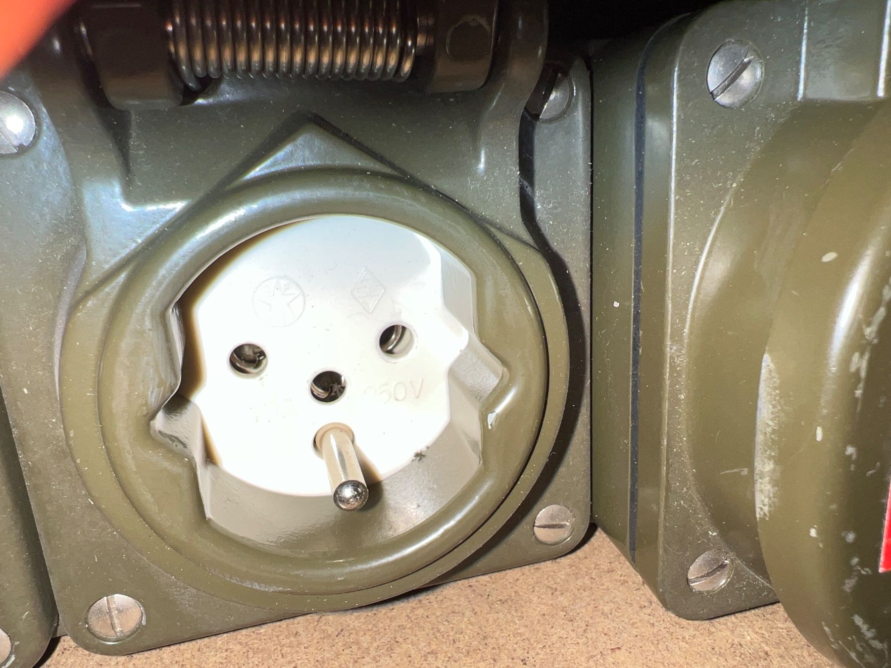 Alimentazione elettrica: 2 Elektroverteiler Metall Armee mit FI – Usato da Thun venduto da IBT1 2