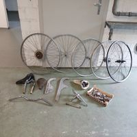 Veloteile Konvolut inkl. Felgen, Sattel, Kurbel