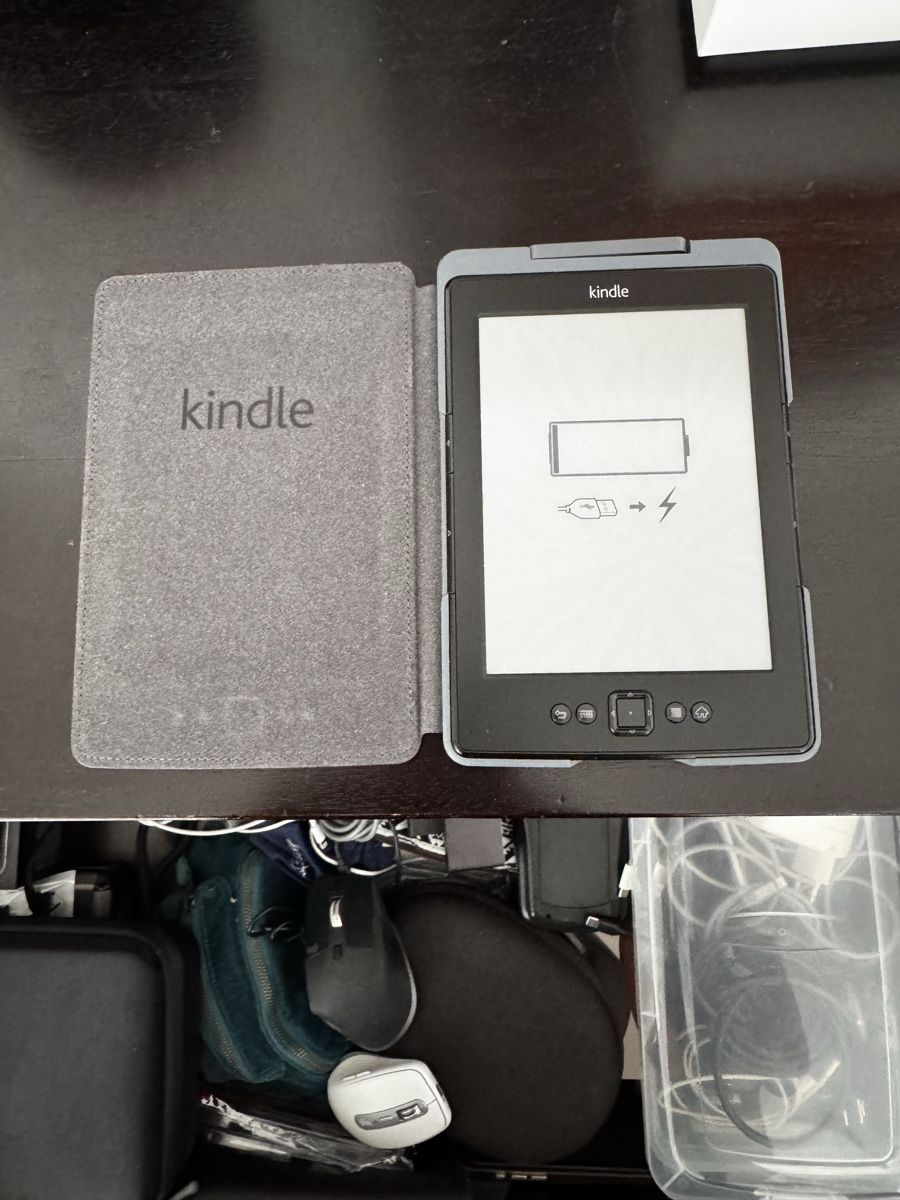 Amazon Tablettes PC: Kindle e-reader mit Hülle – D'occasion à Glattpark(Opfikon) par ale_mg8x