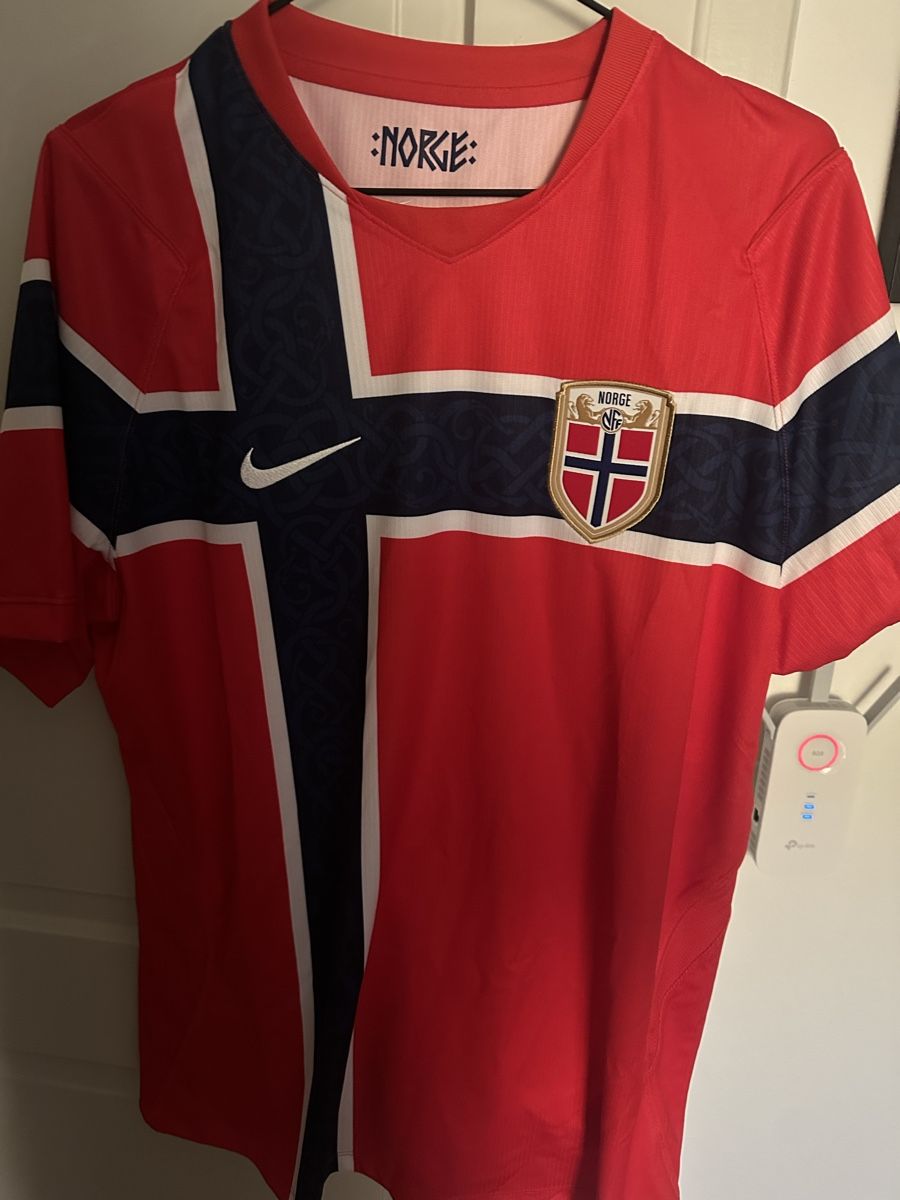 Nike Canottiere & Pantaloni: Norwegen Trikot 2026 L – Nuovo e nell'imballaggio originale da Basel venduto da pfosteauto