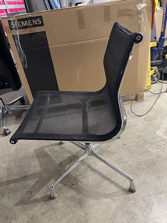 Eames Sedie: Vitra AluChair – Usato da Regensdorf venduto da OfficeExperts 1