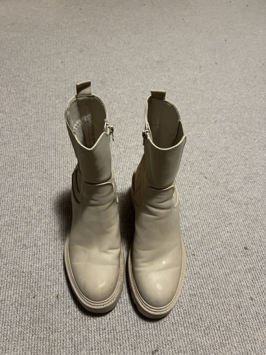 Dosenbach Scarpe da donna: Helle Boots Gr. 40 mit Absatz – Usato da Basel venduto da nad_m5bh