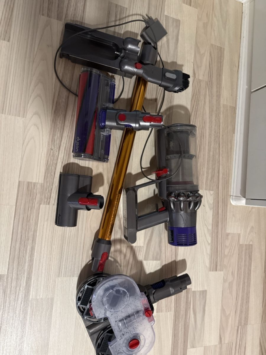 Dyson Aspirapolveri & Accessori: Dyson cyclone v10 absolute – Usato da Uetendorf venduto da Loscar1